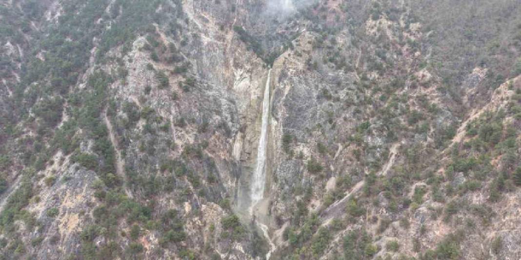 Yağışlarla yeniden can buldu: Su Uçuran Şelalesi özüne döndü 1
